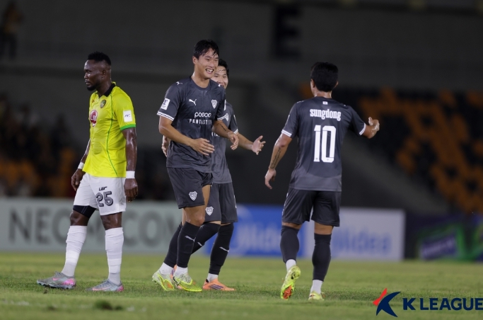 'ACL2 16강 진출' 포항, 카야 잡고 유종의 미…안재준 결승골