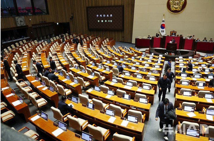 여야 '필리버스터 전쟁' 1차 마무리…내란전담재판부법 등 2차 충돌이 진검승부