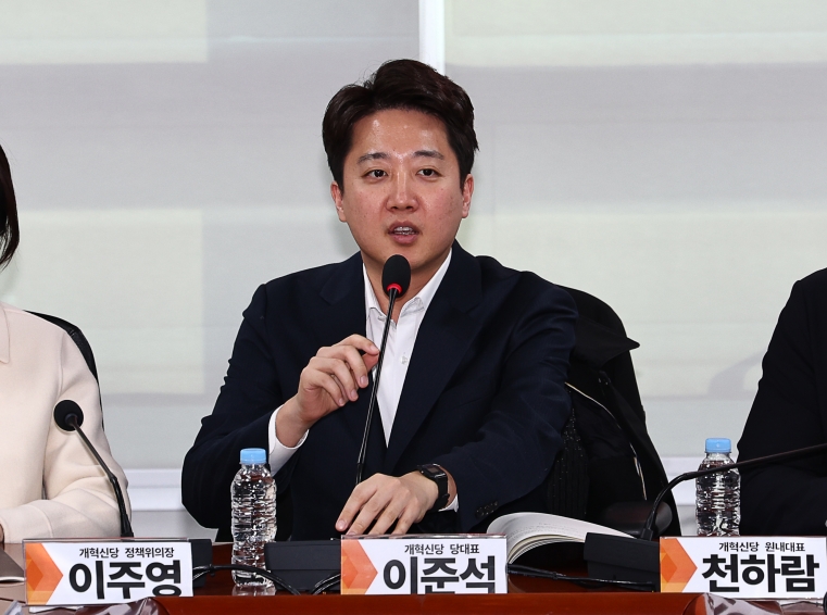 특검, '공천개입 의혹' 이준석 대표 피의자 신분 소환