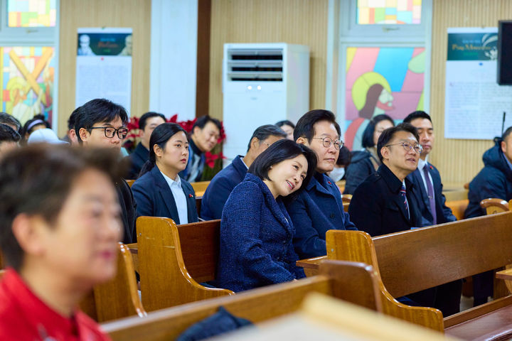 李 '계양 출마설' 김남준과 성탄 예배에 野 