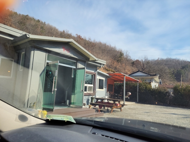 “민주당 여수을 지역위원회 소속 정치인 12명, 음식점 별실서 저녁식사 방역수칙 위반 논란”