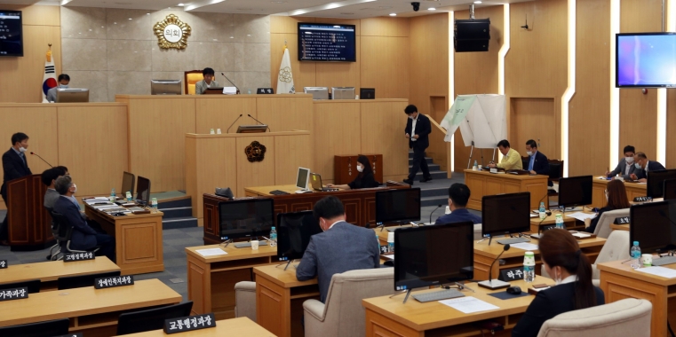 광주 남구의회, 상임위원장 선거 중 투표용지 촬영 의혹 내홍