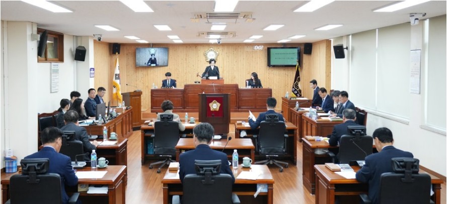 홈 > 뉴스룸 > 카메라고발�ш쾶蹂닿린�묎쾶蹂닿린�꾨┛��硫붿씪蹂대궡湲��ㅽ겕�� 강진군의회, 김보미 전 의장 사무관리비 과다 사용 논란