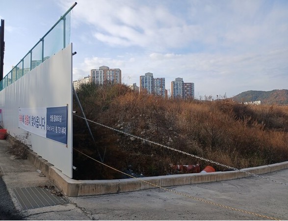 광양 덕례지구 불법 현수막 확산…도시 미관 훼손 심각