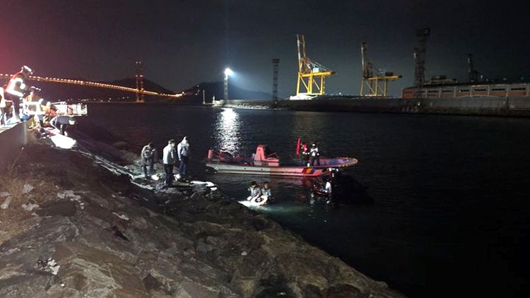 광양항 해양공원서 차량 해상 추락…40대 남녀 2명 구조