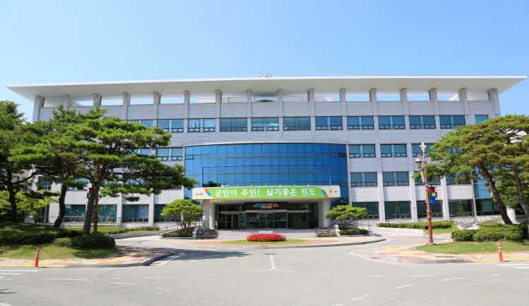 진도군, ‘민원후견인’ 제도 운영… 민원인 웃음 가득!