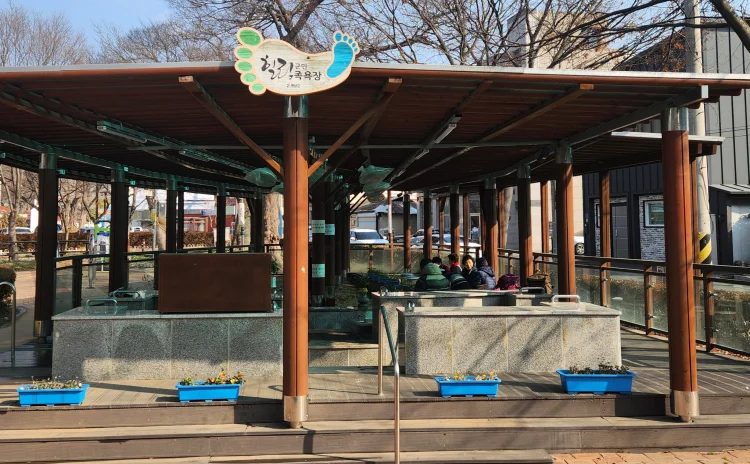 해남군“족욕으로 피로 풀어요”서림공원 족욕장 인기