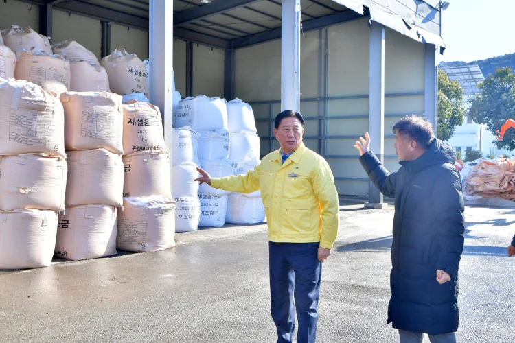 장성군, 신속한 제설 작업… 주민 불편 ‘눈 녹듯’