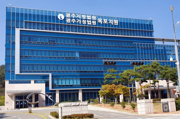 '뇌물수수 혐의' 무안군 간부공무원 징역 4년 '법정구속'