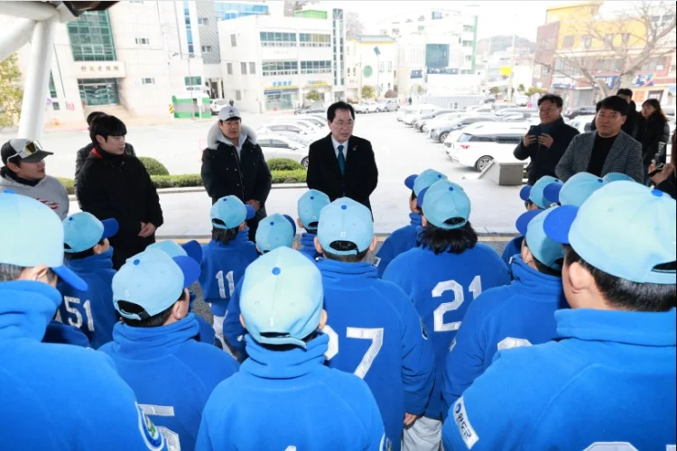 완도군, BC유소년 야구단에 고향사랑기부금 전달