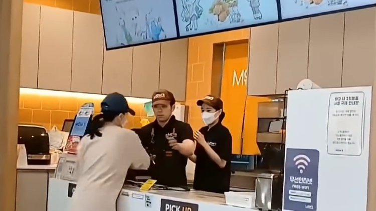 맘스터치 진상녀