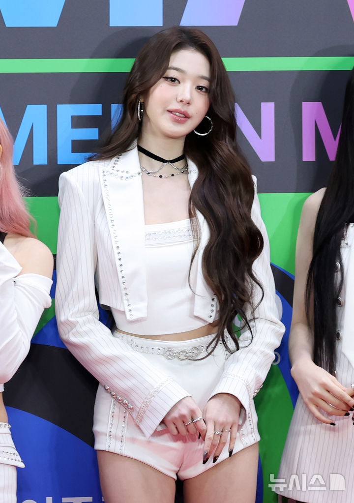 中, 또 장원영 괜한 트집 잡기…'홍콩 나라' 발언에 발끈